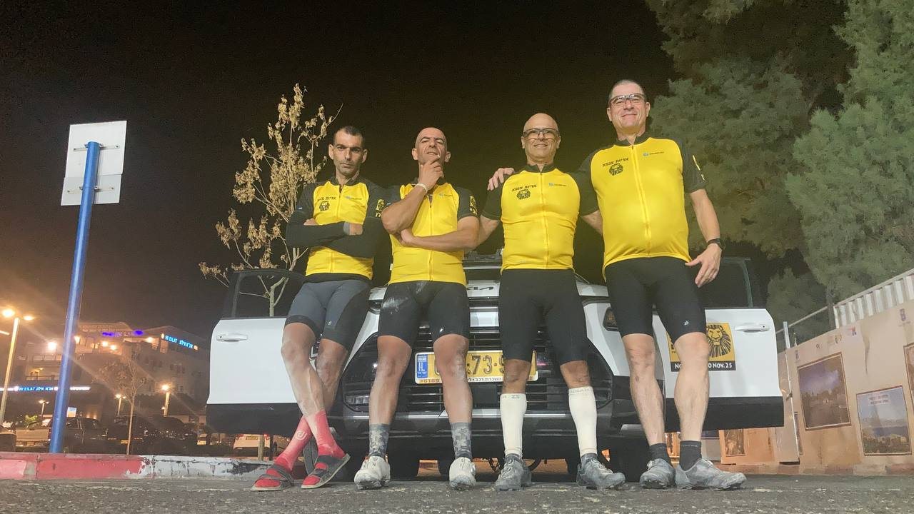 A NonStop700 team, photo 3
