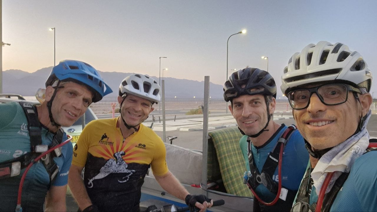 A NonStop700 team, photo 4