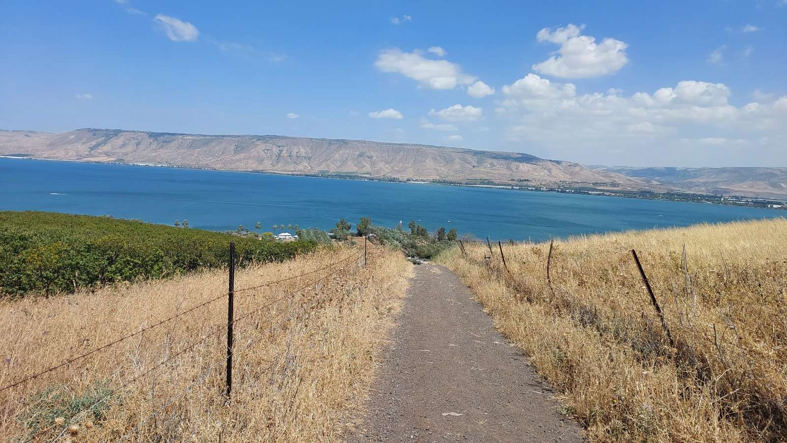 Between Sea And Lake 1